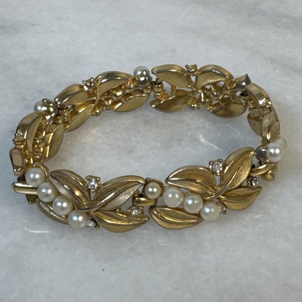 Crown Trifari Rhinestone Pearl Bracelet Vintage Gold-tone Signed
